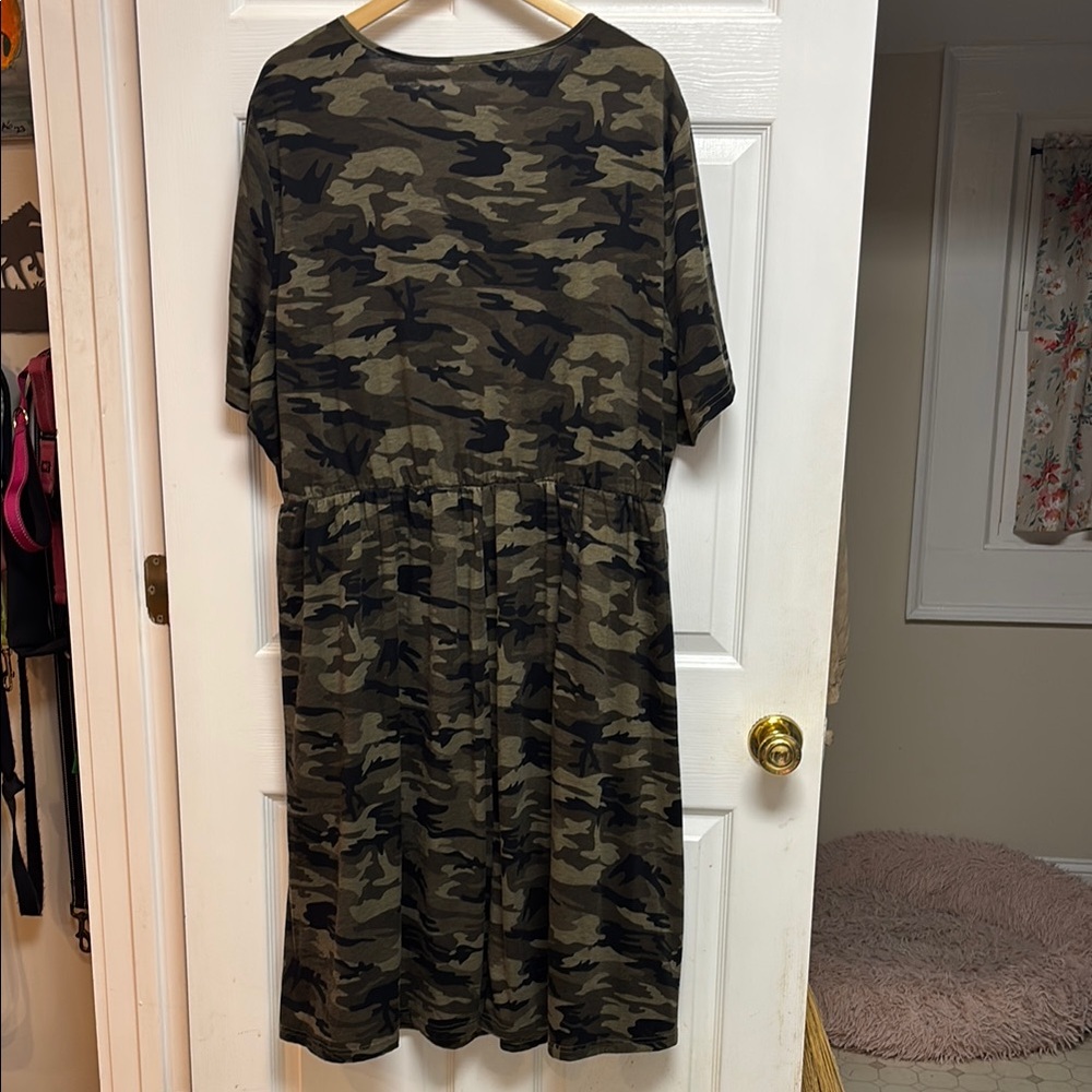 Camouflage Print Women's Dress, size 26 , elastic waist , knit , comfortable - Picture 7 of 8